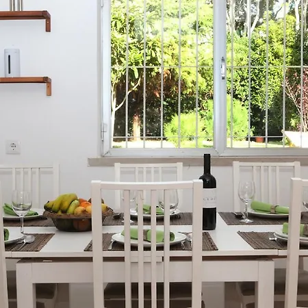 Center House With Garden بيت للعطل كاسكايس