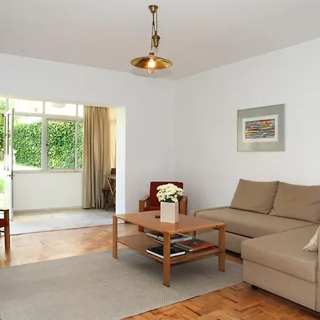 Center House With Garden *