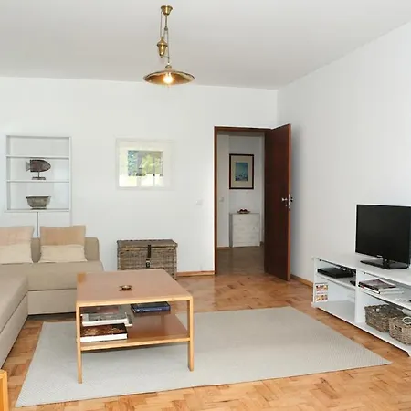 بيت للعطل Center House With Garden *