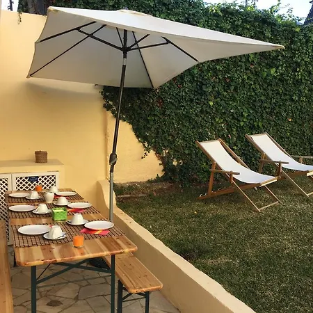 Center House With Garden بيت للعطل كاسكايس