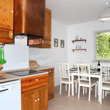 Center House With Garden كاسكايس